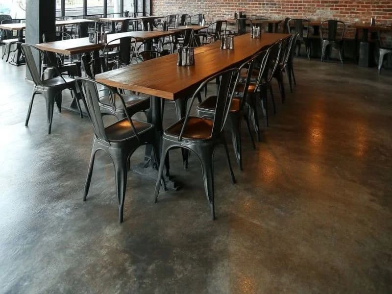 Commercial concrete flooring in Dammam – durable polished floors for restaurants, cafes, and high-traffic business spaces.