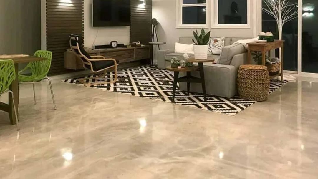 Epoxy flake flooring in a modern living room in Saudi Arabia with a glossy decorative finish.