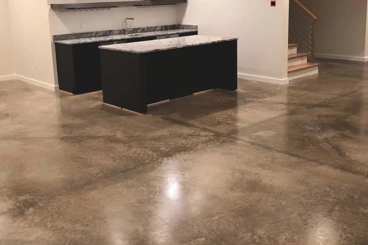 Glossy black epoxy garage floor in Makkah