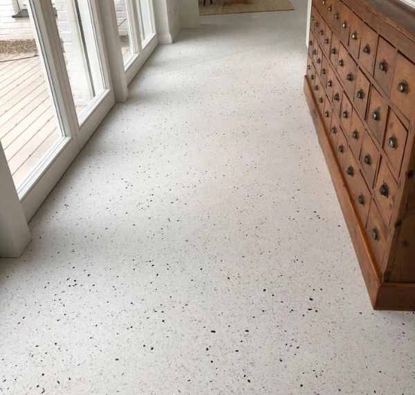 "Colorful terrazzo flooring in Riyadh commercial space, featuring a blend of modern and classic aesthetics."